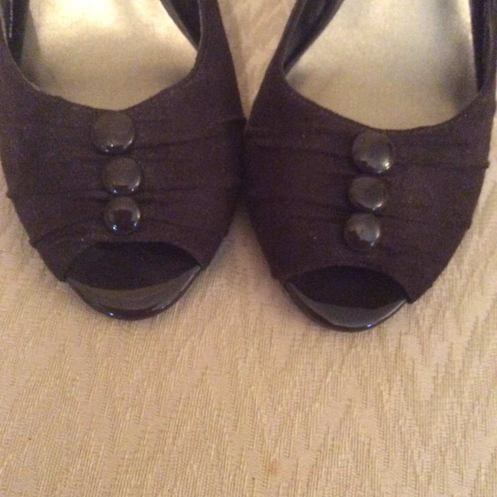Brown impo sling back heels - Picture 2 of 6
